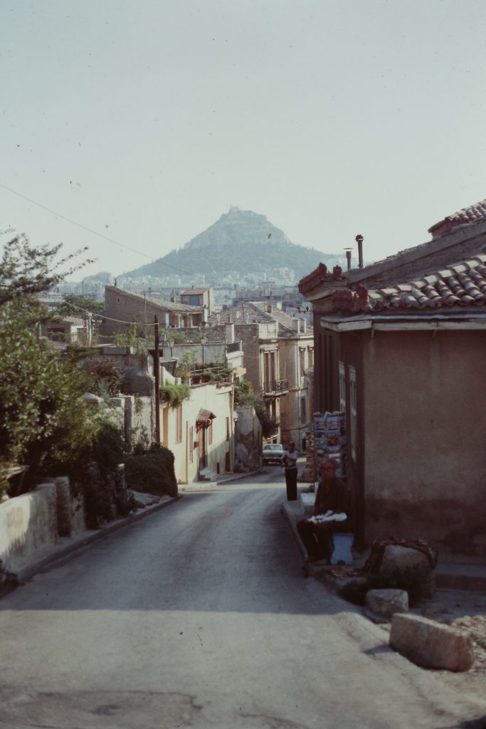 Lykavitos-kullen sett från Plaka