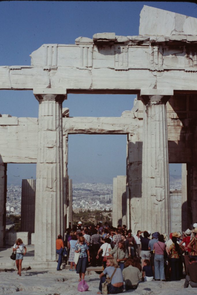 Akropolis med turister, 1976