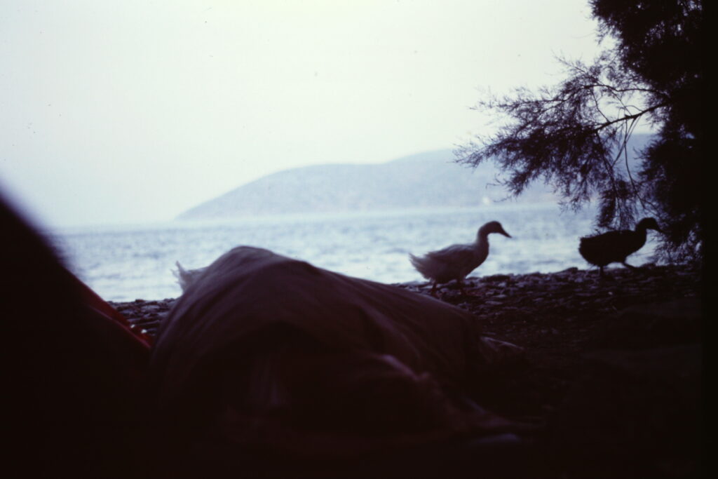 Katapola, 1980. Boende med ankorna på stranden