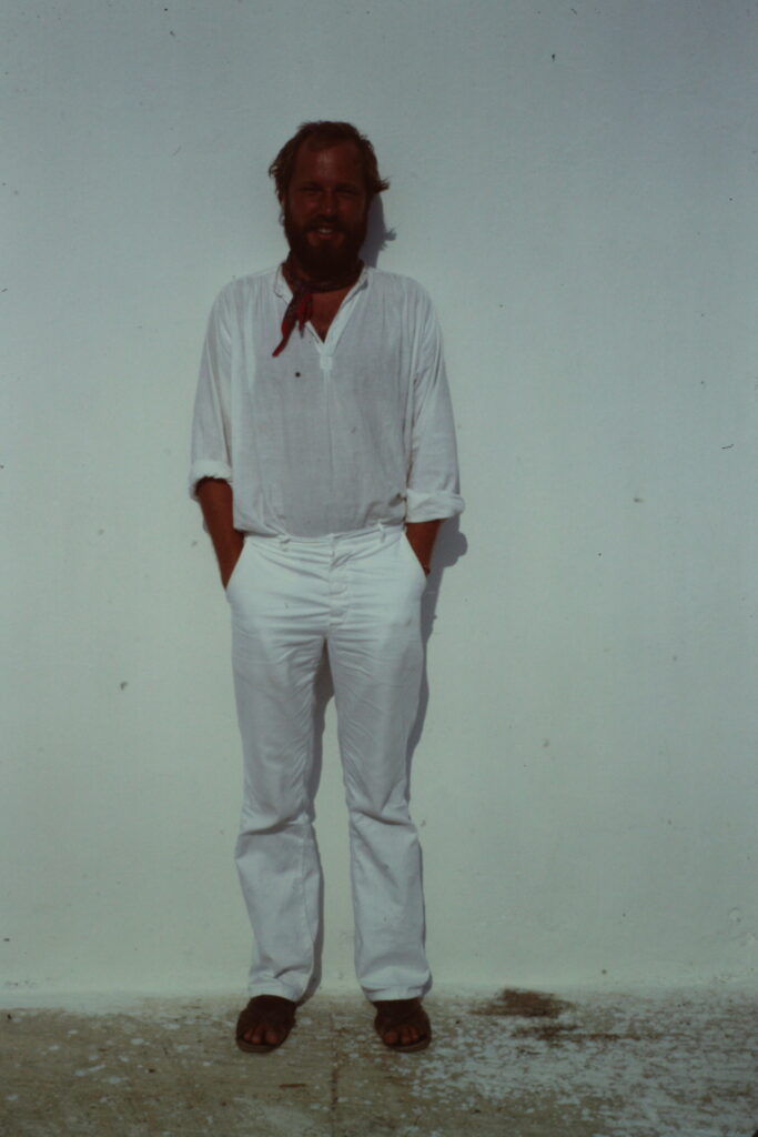 Agia Paraskevi 1981. Festklädd, vitt mot vitt