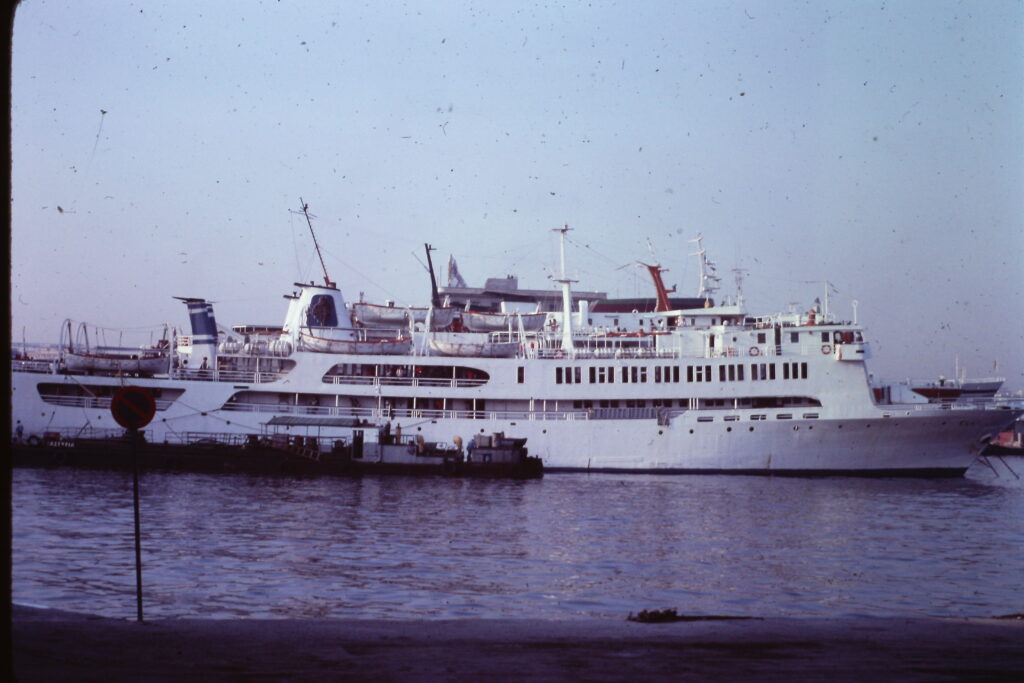 Färjan ut till öarna, Pireus 1981
